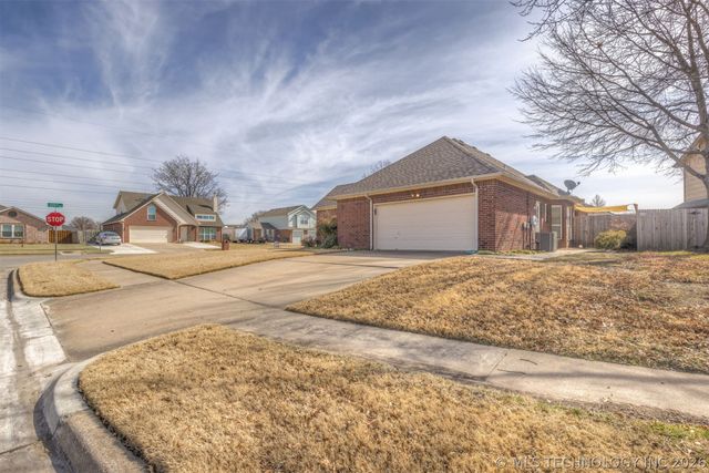 7916 N 125th East Avenue, Owasso, OK 74055