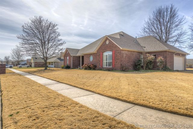 7916 N 125th East Avenue, Owasso, OK 74055