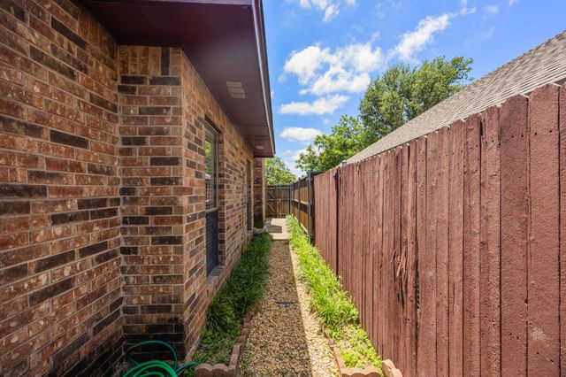 2029 Falcon Ridge Drive A, Carrollton, TX 75010