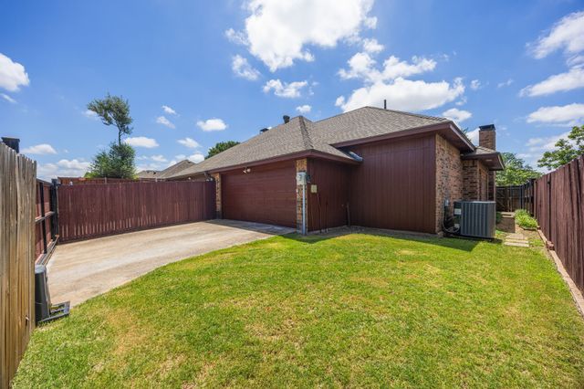 2029 Falcon Ridge Drive A, Carrollton, TX 75010
