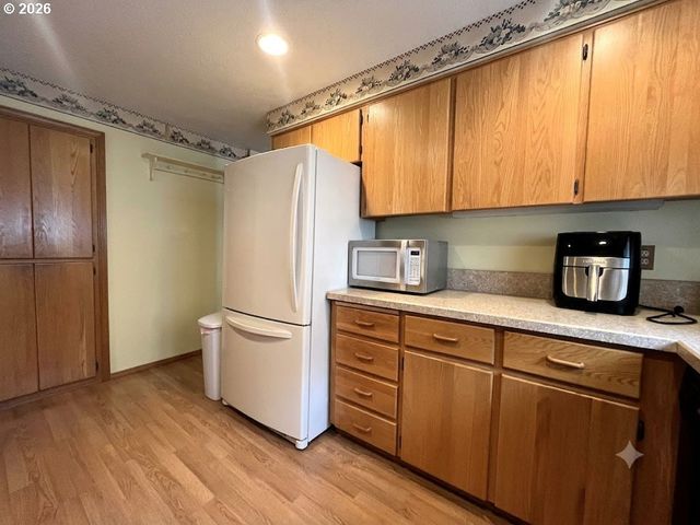 6844 Se BORWICK St, Hillsboro, OR 97123