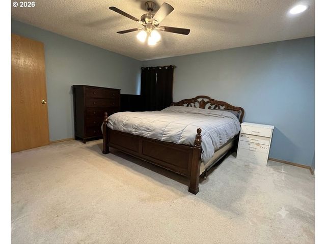 6844 Se BORWICK St, Hillsboro, OR 97123