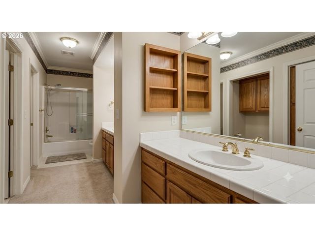 6844 Se BORWICK St, Hillsboro, OR 97123
