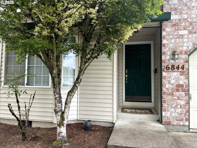 6844 Se BORWICK St, Hillsboro, OR 97123