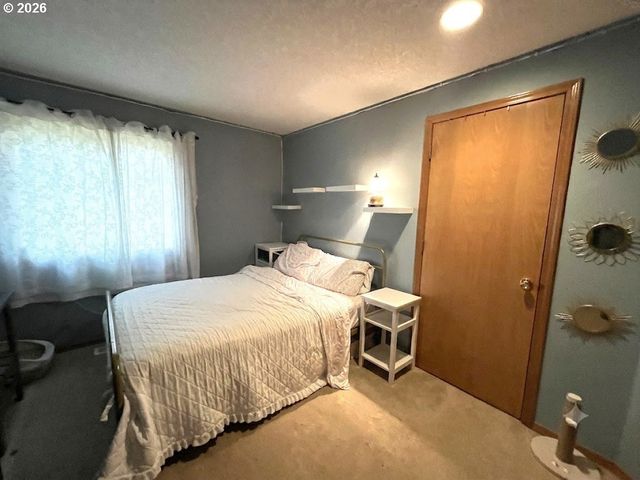 6844 Se BORWICK St, Hillsboro, OR 97123