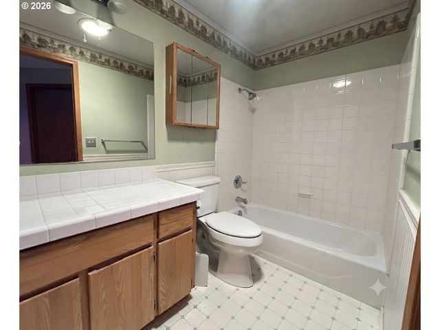 6844 Se BORWICK St, Hillsboro, OR 97123