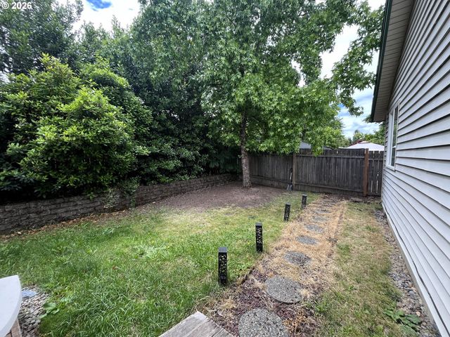 6844 Se BORWICK St, Hillsboro, OR 97123