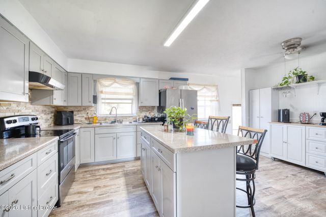 4810 Rockaway Cir, Louisville, KY 40216