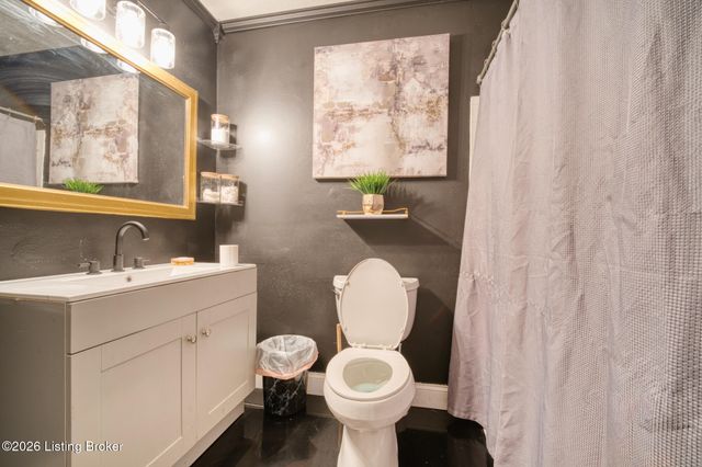 4810 Rockaway Cir, Louisville, KY 40216