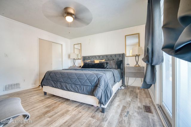 4810 Rockaway Cir, Louisville, KY 40216