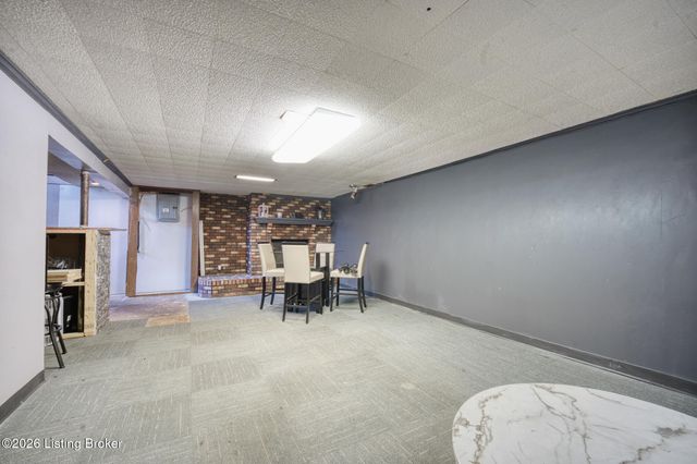 4810 Rockaway Cir, Louisville, KY 40216