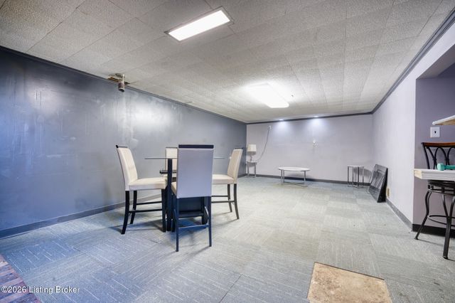 4810 Rockaway Cir, Louisville, KY 40216