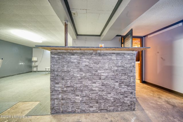 4810 Rockaway Cir, Louisville, KY 40216