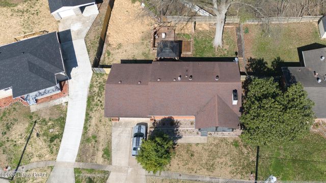 4810 Rockaway Cir, Louisville, KY 40216