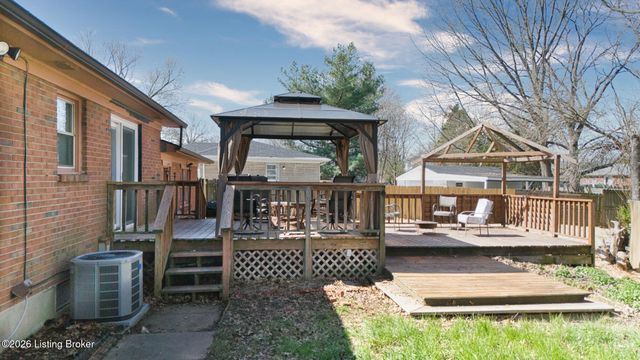 4810 Rockaway Cir, Louisville, KY 40216