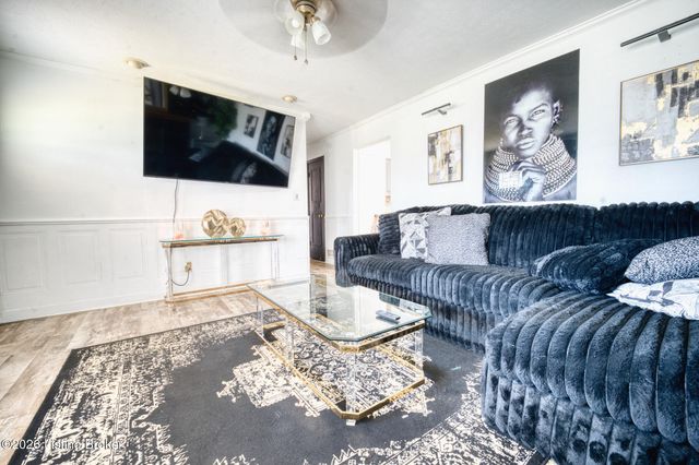 4810 Rockaway Cir, Louisville, KY 40216