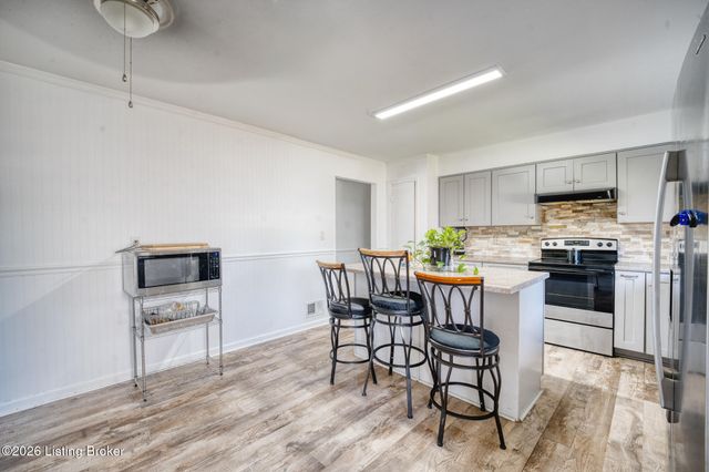 4810 Rockaway Cir, Louisville, KY 40216