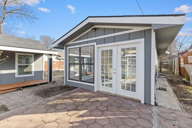 2435 Sharon Street, Dallas, TX 75211