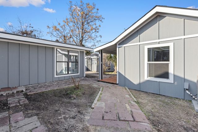 2435 Sharon Street, Dallas, TX 75211