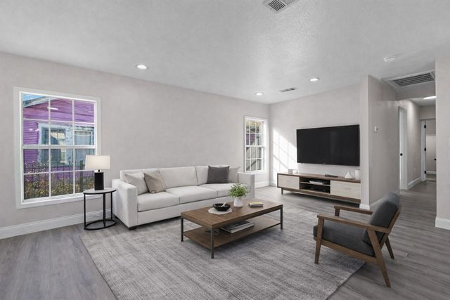 2435 Sharon Street, Dallas, TX 75211