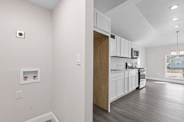 2435 Sharon Street, Dallas, TX 75211