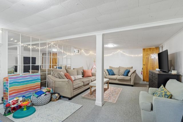 22 Ortins Rd, Hamilton, MA 01982
