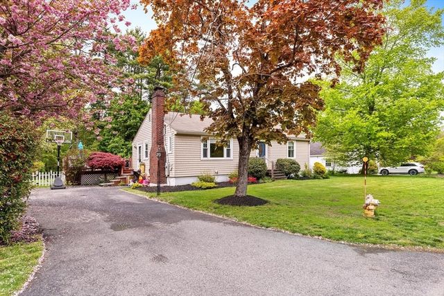 22 Ortins Rd, Hamilton, MA 01982