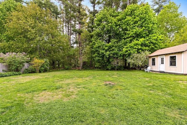 22 Ortins Rd, Hamilton, MA 01982