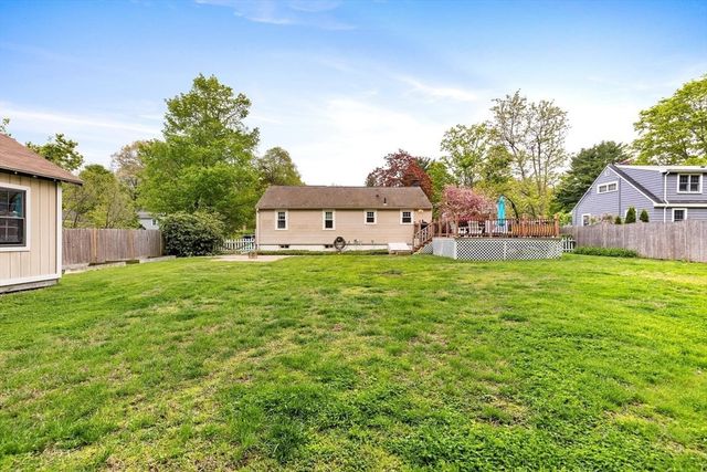 22 Ortins Rd, Hamilton, MA 01982