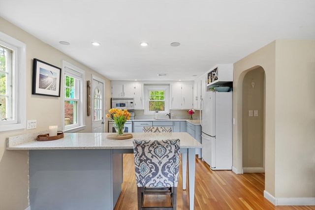 22 Ortins Rd, Hamilton, MA 01982