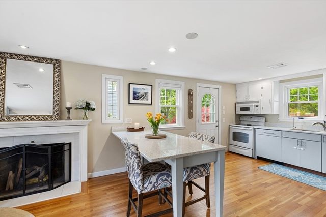22 Ortins Rd, Hamilton, MA 01982