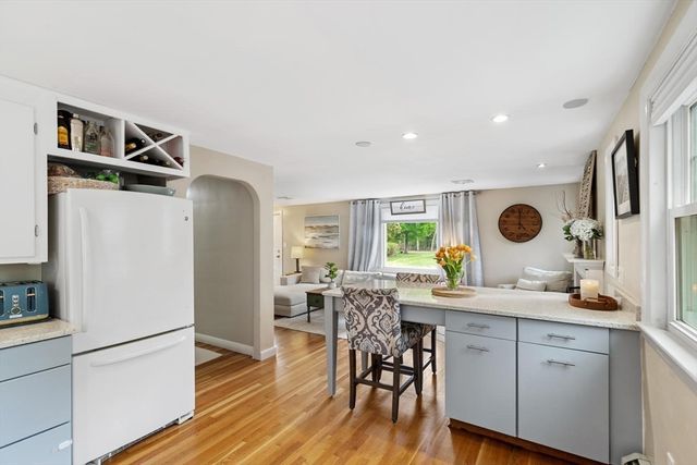 22 Ortins Rd, Hamilton, MA 01982