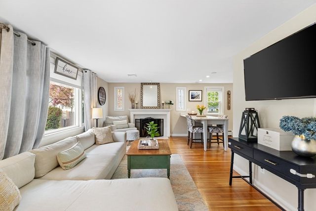 22 Ortins Rd, Hamilton, MA 01982