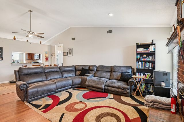 1318 Oak Run Drive, Duncanville, TX 75137