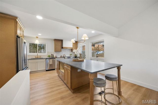 170 Saddleford Drive, Chesterfield, MO 63017