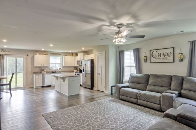 430 Saddleview Dr, White House, TN 37188