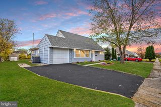 58 QUEEN LILY RD, Levittown, PA 19057