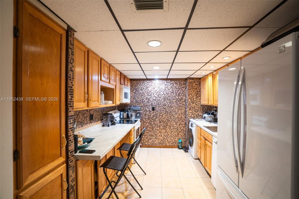 2101 Atlantic Shores Boulevard 120, Hallandale Beach, FL 33009
