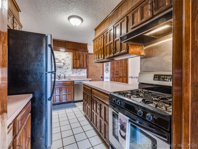 8949 E 60TH Street, Tulsa, OK 74145