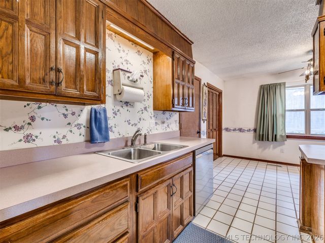 8949 E 60TH Street, Tulsa, OK 74145