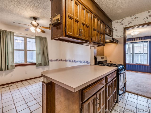 8949 E 60TH Street, Tulsa, OK 74145