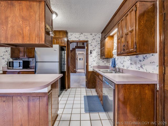 8949 E 60TH Street, Tulsa, OK 74145