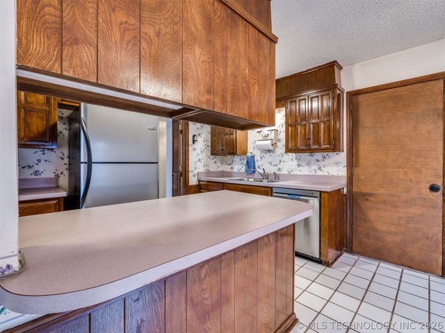 8949 E 60TH Street, Tulsa, OK 74145