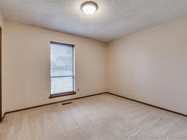 8949 E 60TH Street, Tulsa, OK 74145