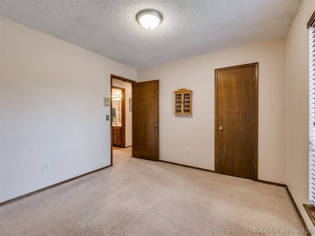 8949 E 60TH Street, Tulsa, OK 74145
