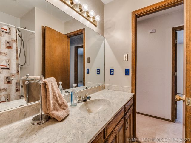 8949 E 60TH Street, Tulsa, OK 74145