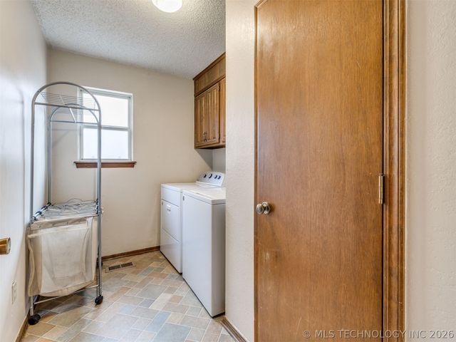 8949 E 60TH Street, Tulsa, OK 74145