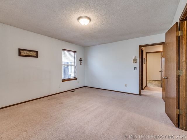 8949 E 60TH Street, Tulsa, OK 74145