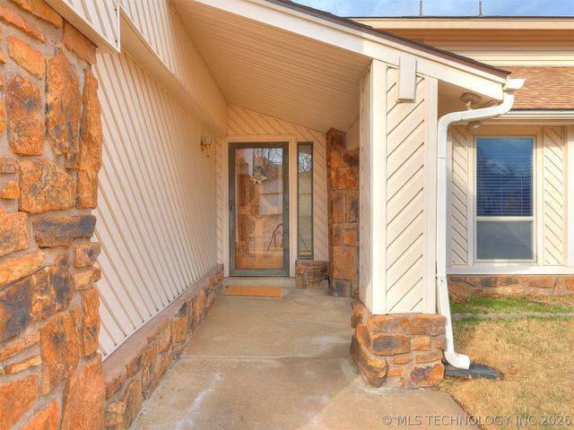8949 E 60TH Street, Tulsa, OK 74145