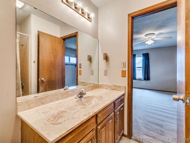 8949 E 60TH Street, Tulsa, OK 74145